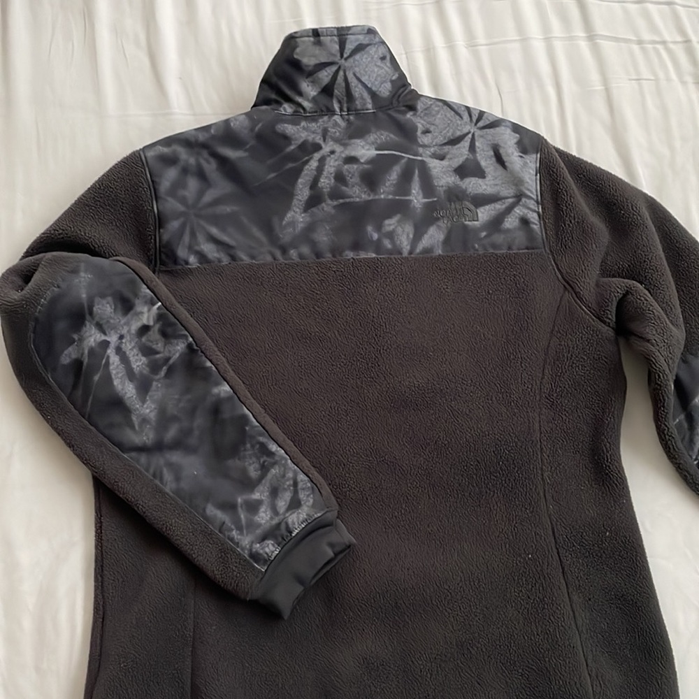 Northface Jacket Size Medium - image 4